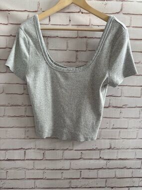 Universal Thread Ribbed Scoop-Neck Crop Top in Gray